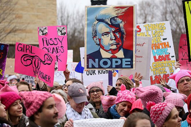 Снимок с марша против Дональда Трампа