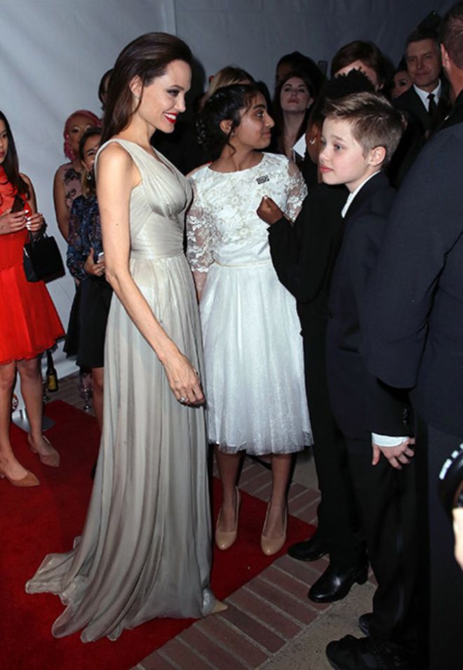 Джоли с Шайло на премии Annie Awards