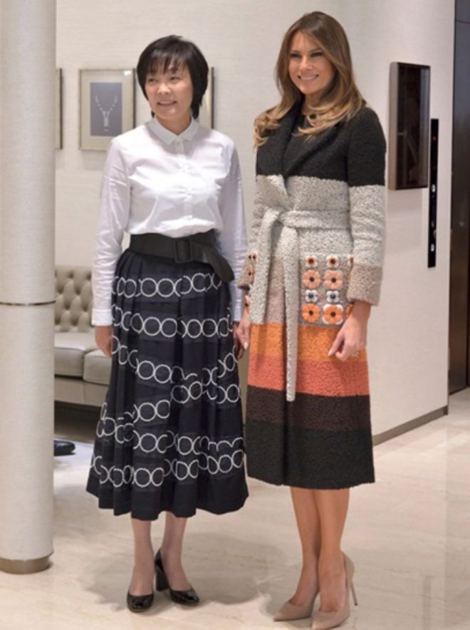 Акиэ Абэ и Мелания Трамп в ювелирном бутике