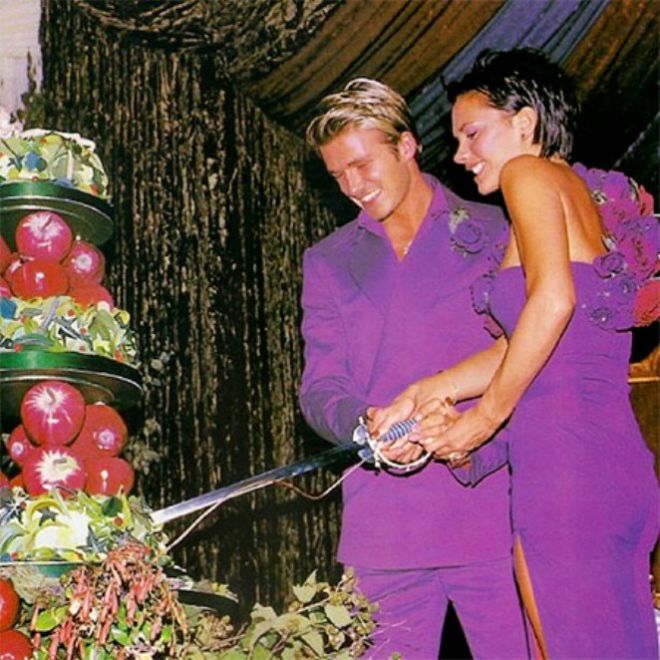 Дэвид и Виктория на своей свадьбе были в фиолетовых одеждах