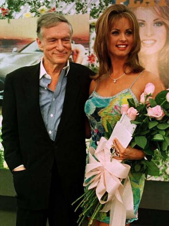 Модель года Playboy и основатель журнала Хью Хефнер, 1998 г