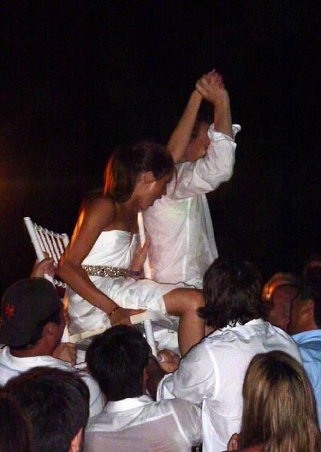 Танец на стульях на свадьбе