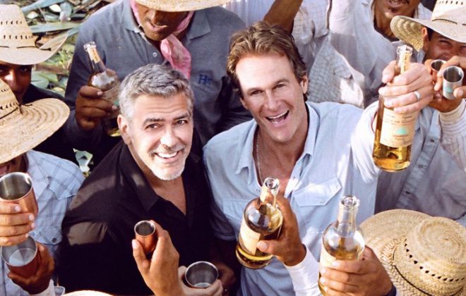 Актер Джордж Клуни и Рэнди Гербер продали свой бренд текилы