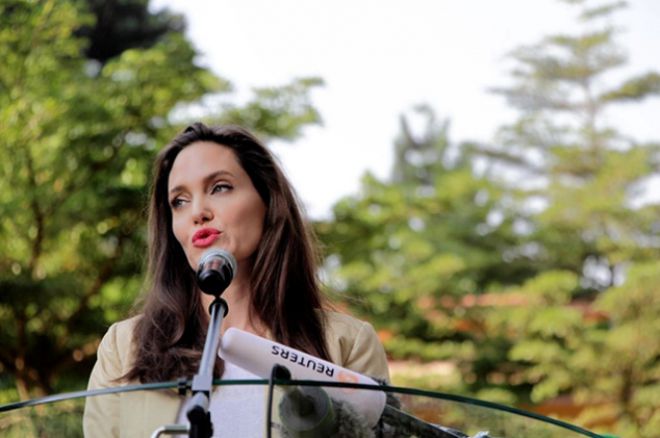 С своей речи Джоли обратилась к военным