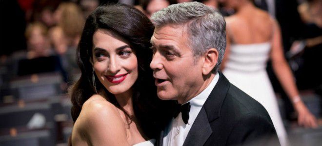 Беременная Амаль Клуни поразила всех великолепным внешним видом на премии Cesar