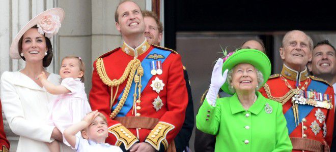 Королева Елизавета II с семьей побывала на параде Trooping The Colour