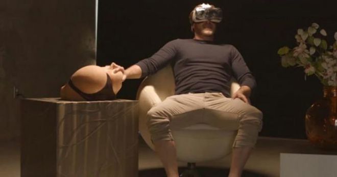 Шлем для занятий сексом в виртуальной реальности