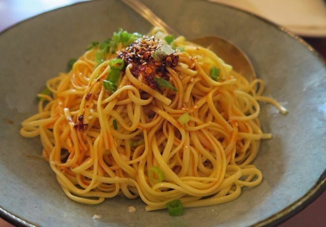 Одна длинная макаронина на итальянском называется «спагетто»