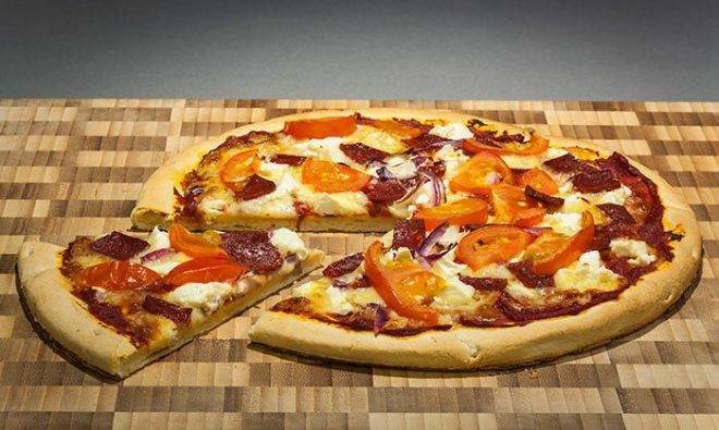 Думаете одна 18-дюймовая пицца больше, чем две 12-дюймовые