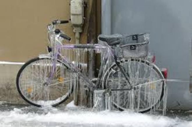 29. Зима может украсить велосипед