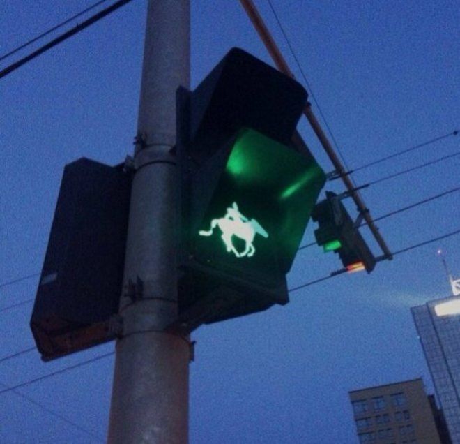 Такой светофор для улиц в Монголии