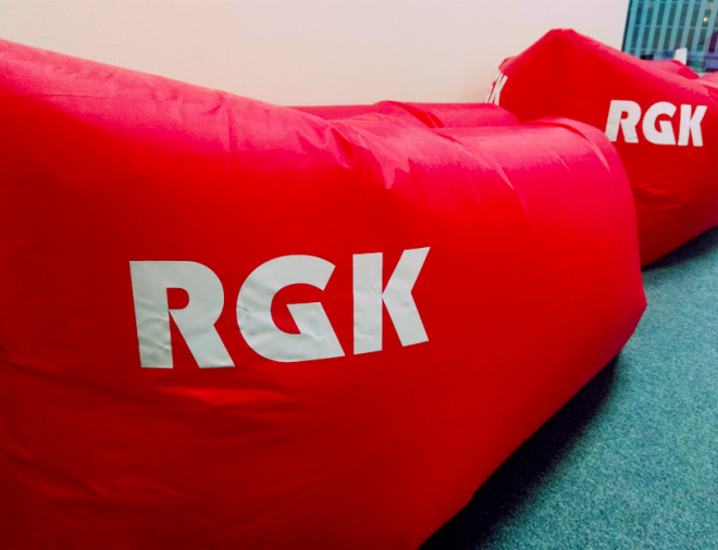 9. Надувной лежак от RGK Group