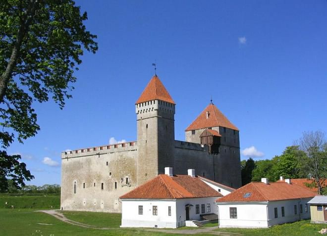 Епископский замок в городе Курессааре