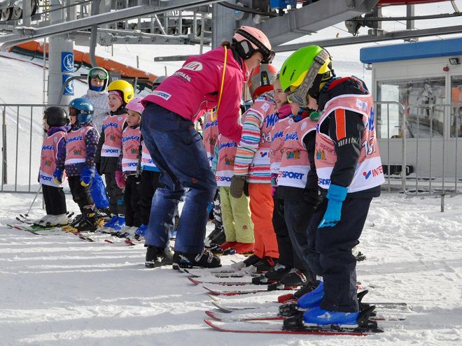 Занятия для детей в лыжной школе Крвавеца