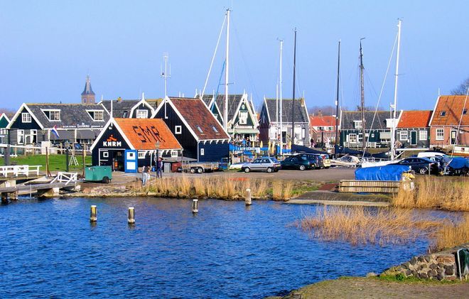 Обособленная деревня на острове Маркен, Нидерланды