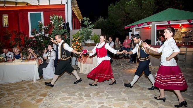 Традиционный свадебный танец в Греции