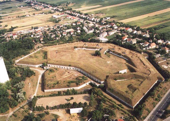 Крепость Комарно