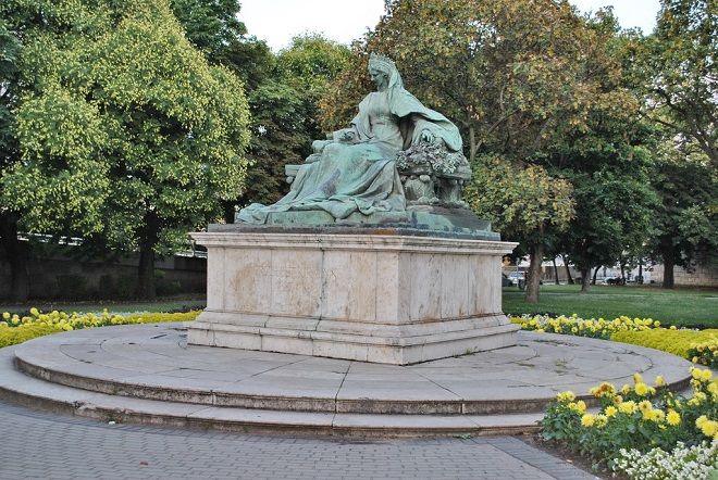 Памятник Елизавете Баварской