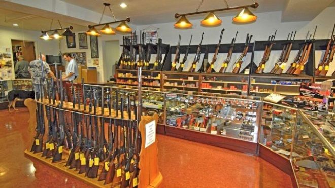 Магазин оружия - одна из местных достопримечательностей