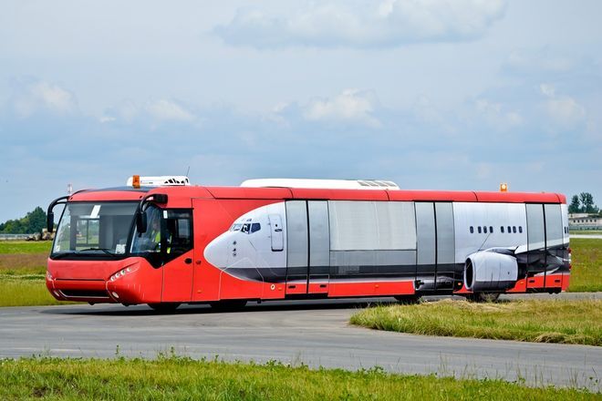 Рельсовый автобус в аэропорту Кракова