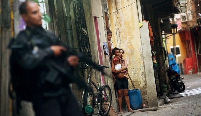 Жизнь в фавелах Рио-де-Жанейро, Бразилия