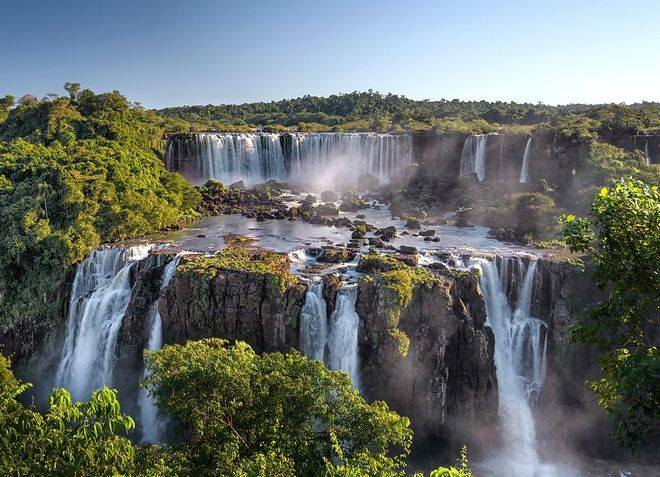 Водопад «Адам и Ева» в Бразилии