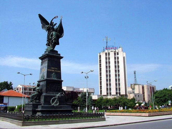 Памятник павшим героям Косово