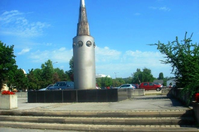 Памятник  летчику Миленко Павловичу