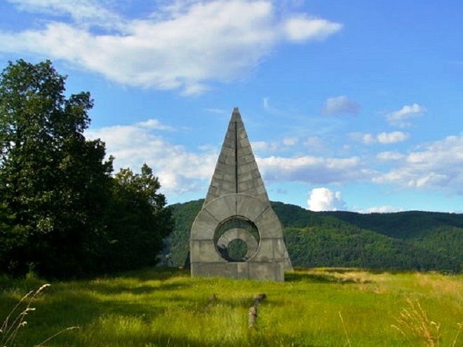 Памятники эпохи социализма в Сербии. Мемориальный парк Попина