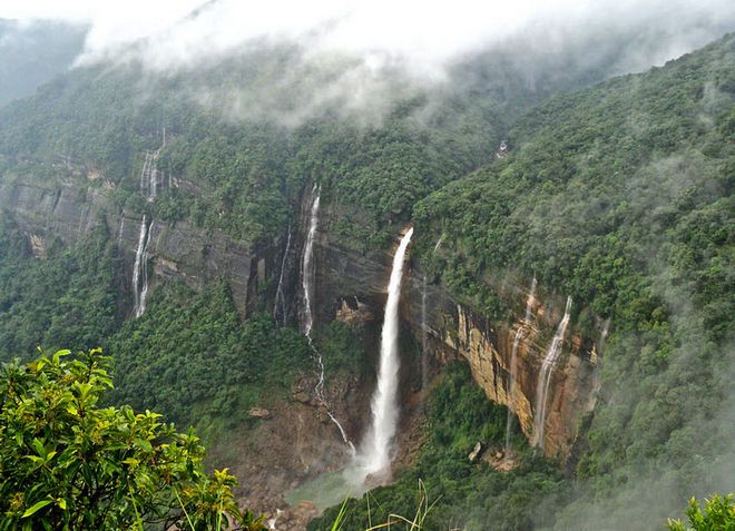 Водопад Нохкаликай