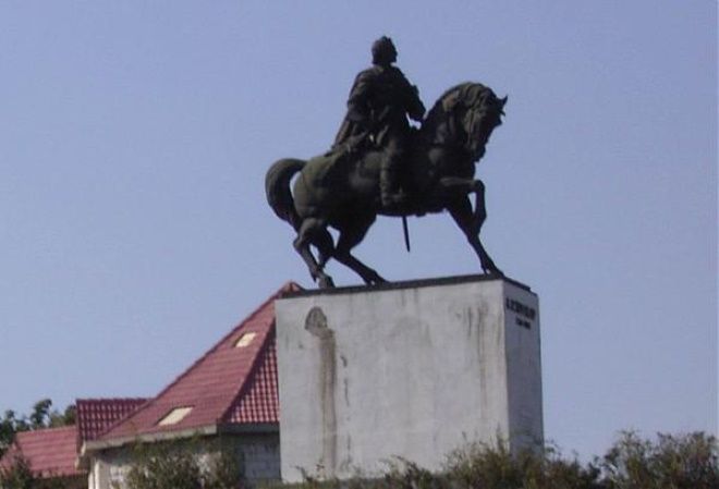 Памятник Суворову в Думбрэвенах