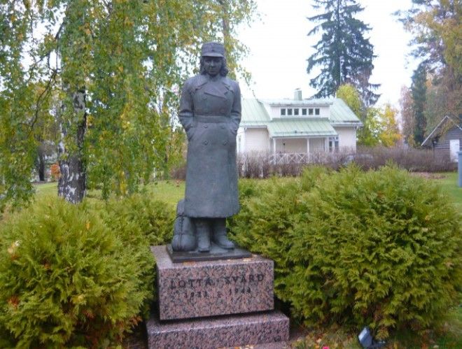 Памятник женщинам из Лотта Свярд в городе Лаппеенранта