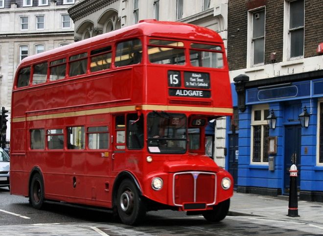 Двухэтажный лондонский автобус славится у любителей селфиться