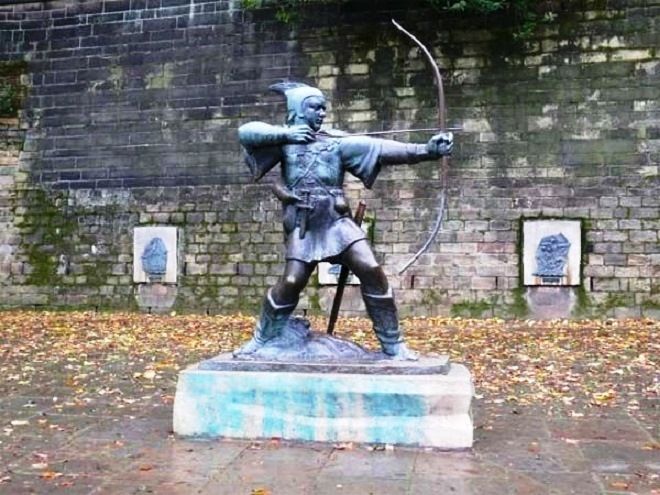 Памятник Робину Гуду