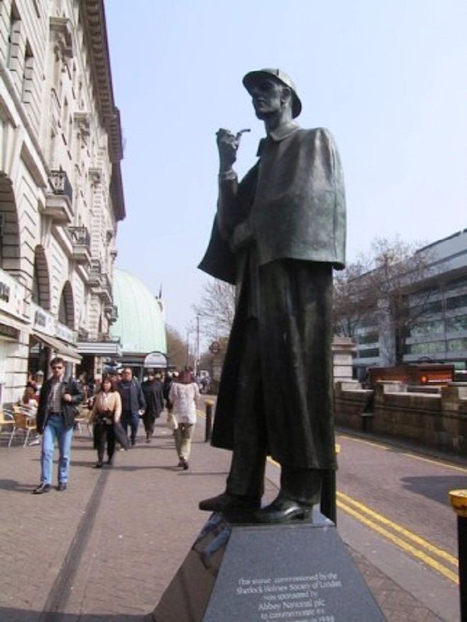 Памятник Шерлоку Холмсу