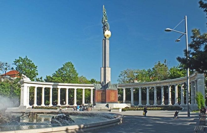 Памятник советским воинам в Вене