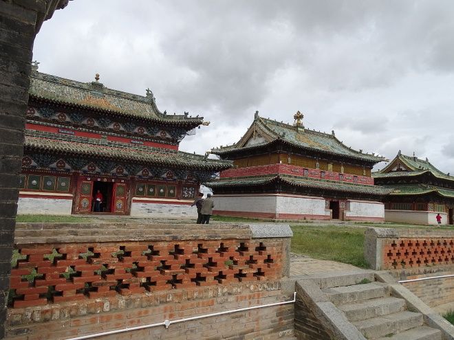 Эрдэни-Дзу - самый старый из стационарных буддитских монастырей
