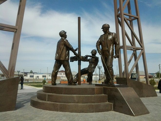 Памятник нефтяникам 