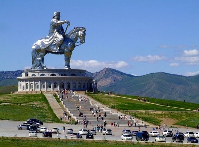 Статуя Чингисхана