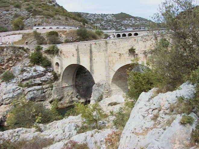 Чертов мост, построенный монахами-бенедиктинцами