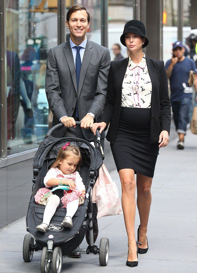 Иванка Трамп с дочерь и мужем