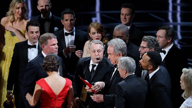Путаница с конвертами на Оскаре 2017