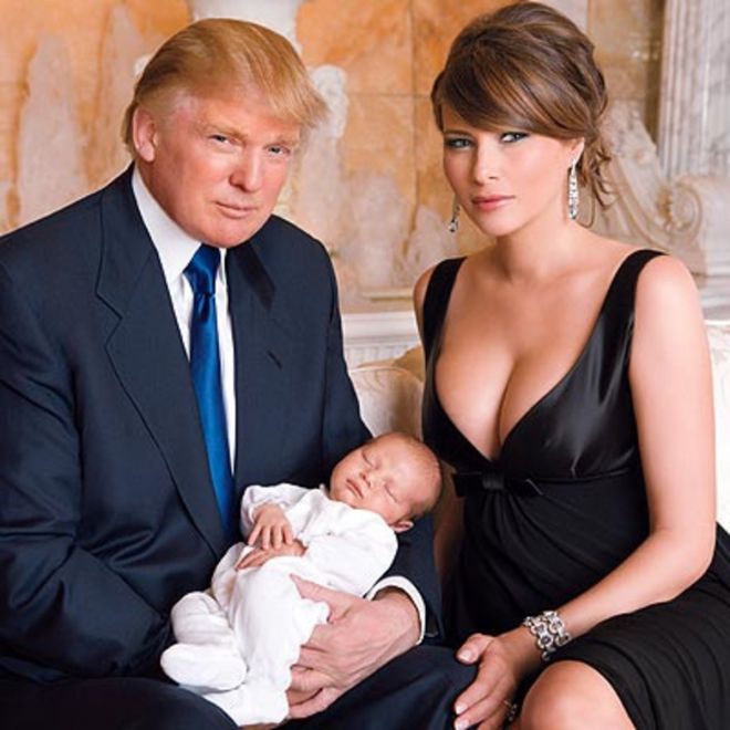 Дональд Трамп и Мелания с младенцем Бэрроном