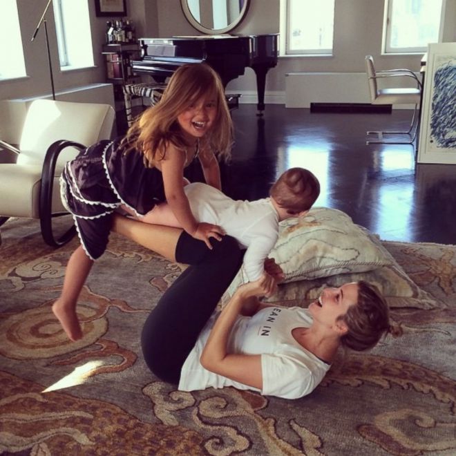 Иванка Трамп с детьми в своей квартире