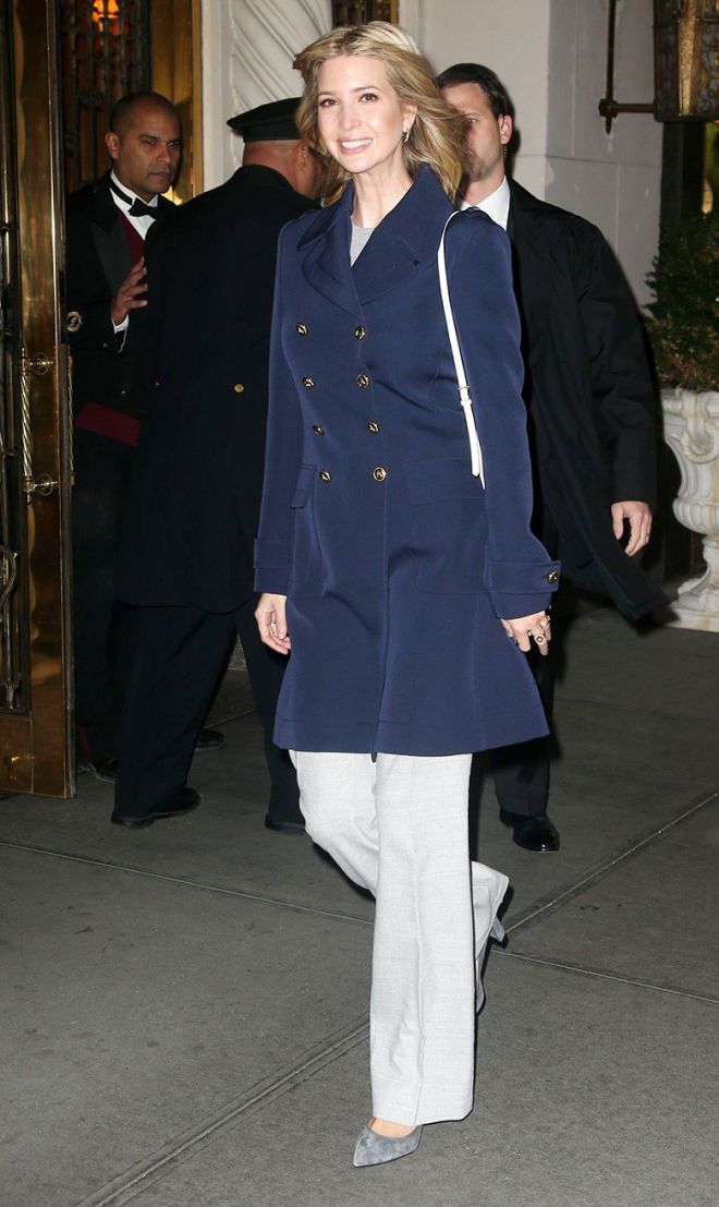 Иванка Трамп в синем пальто