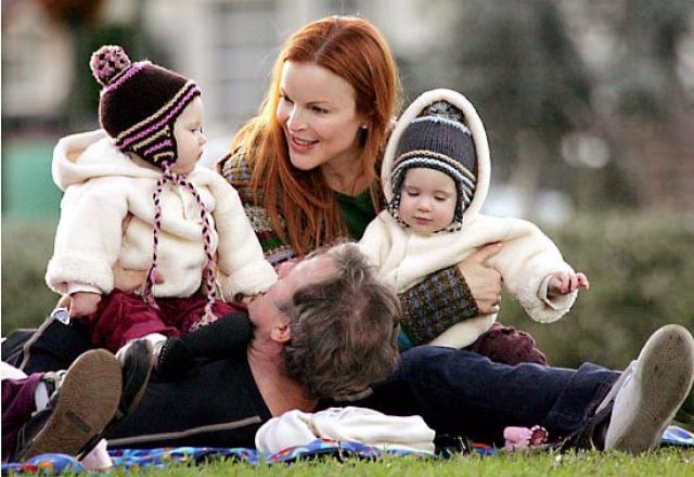 Марсия Кросс с мужем и детьми