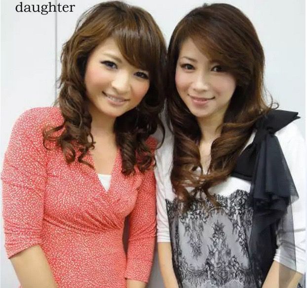 Масако Мизутани с дочерью