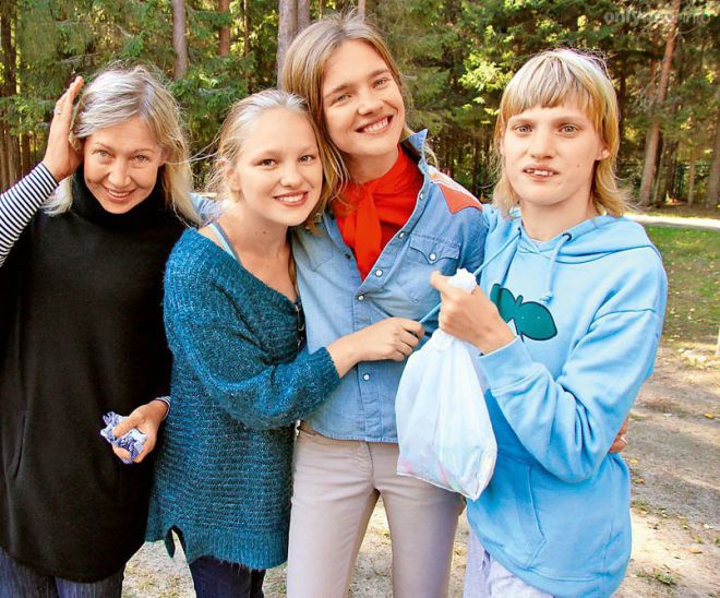 Наталья Водянова с сестрами и мамой