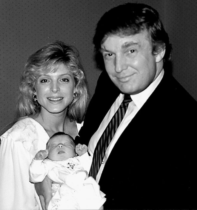 Тиффани Трамп в младенчестве с родителями