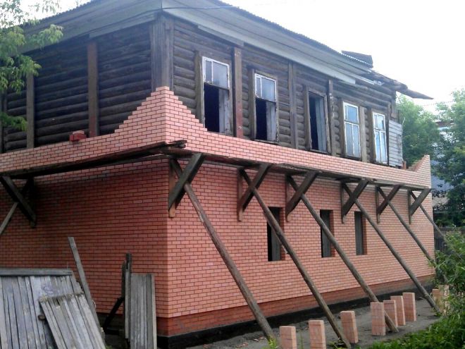 Отделка деревянного дома кирпичом